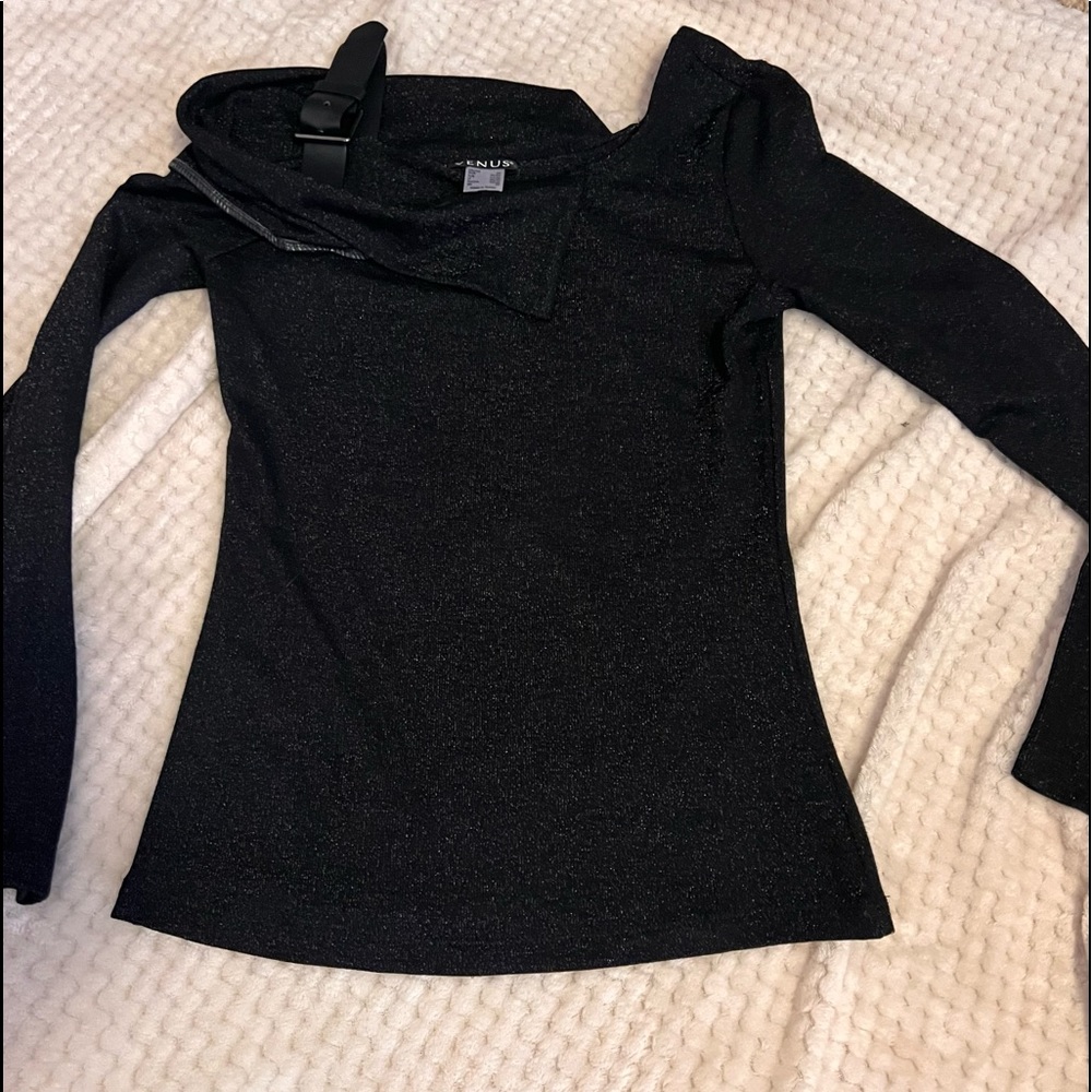 Venus XS black sweater